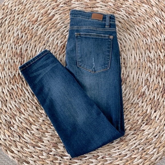 Judy Blue Angie Relaxed Fit Straight Leg Jean - Picture 4 of 16